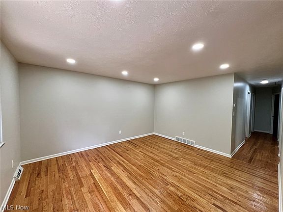 3rd image of 14417 Maple Ave