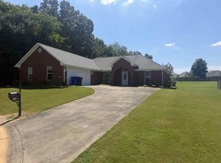 216 Dunolly Ln, Florence, AL 35633