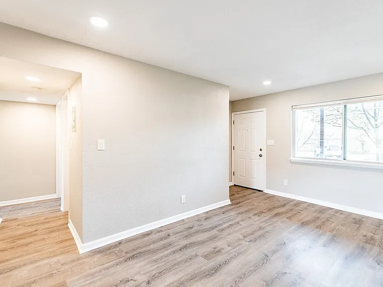 Stoneside Apartments — Photo 2