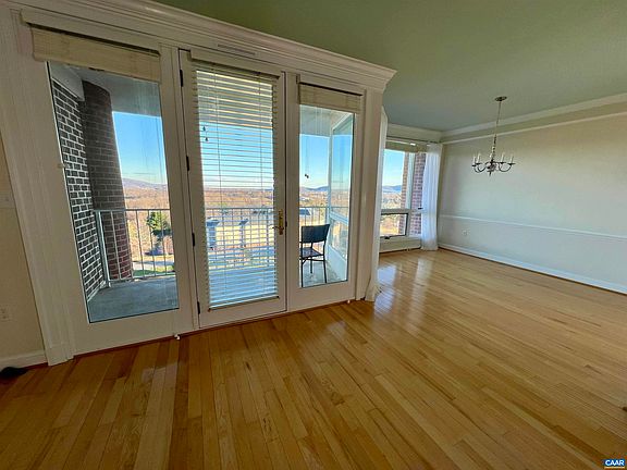 5th image of 500 Crestwood Dr Unit 1504