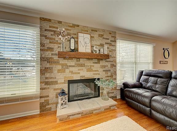 5th image of 2922 Waling Woods Dr