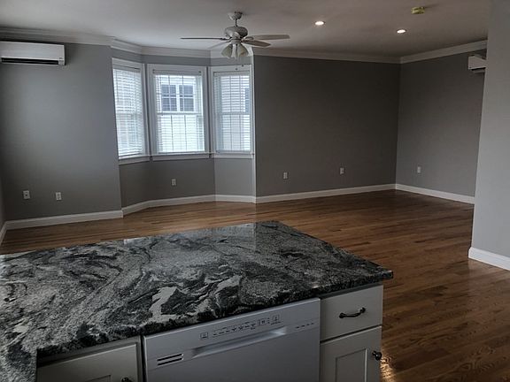 4th image of 82 Pearl St #1