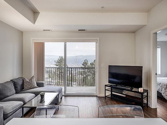 5th image of 935 Academy Way #211