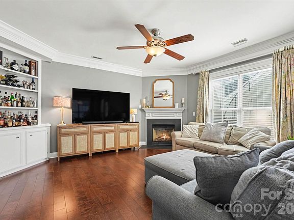 5th image of 16526 Spruell St