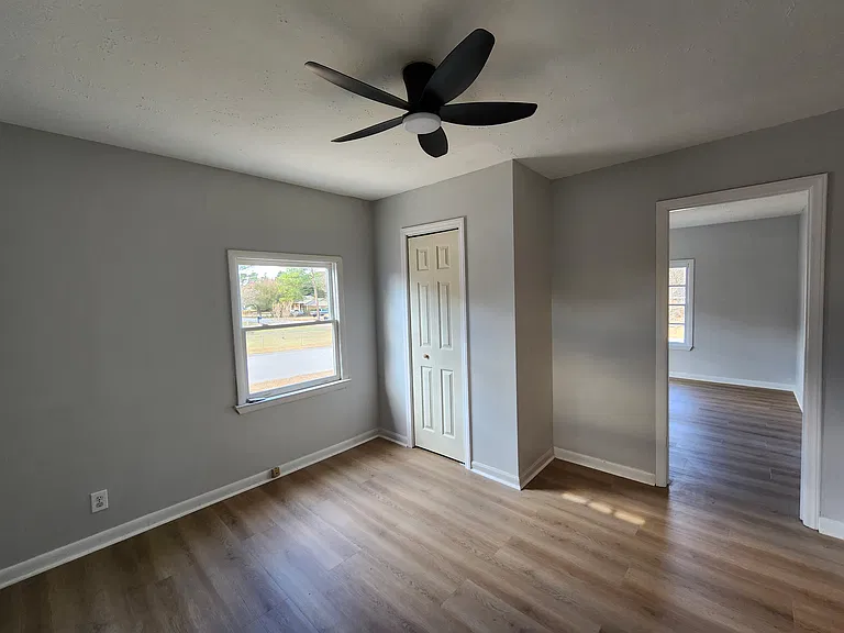 230 Vineland Dr — Photo 13