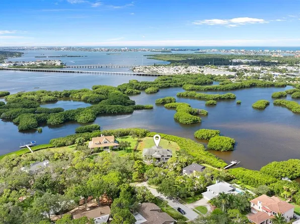 9025 Baywood Park Dr, Seminole, FL 33777