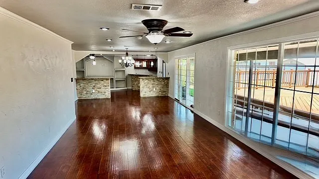 1706 Emerald Ave — Photo 8