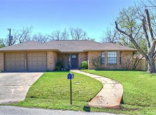 6302 Cricket Ct, Arlington, TX 76016