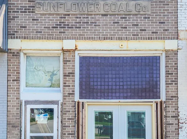 8166 E Main St, Dugger, IN 47848