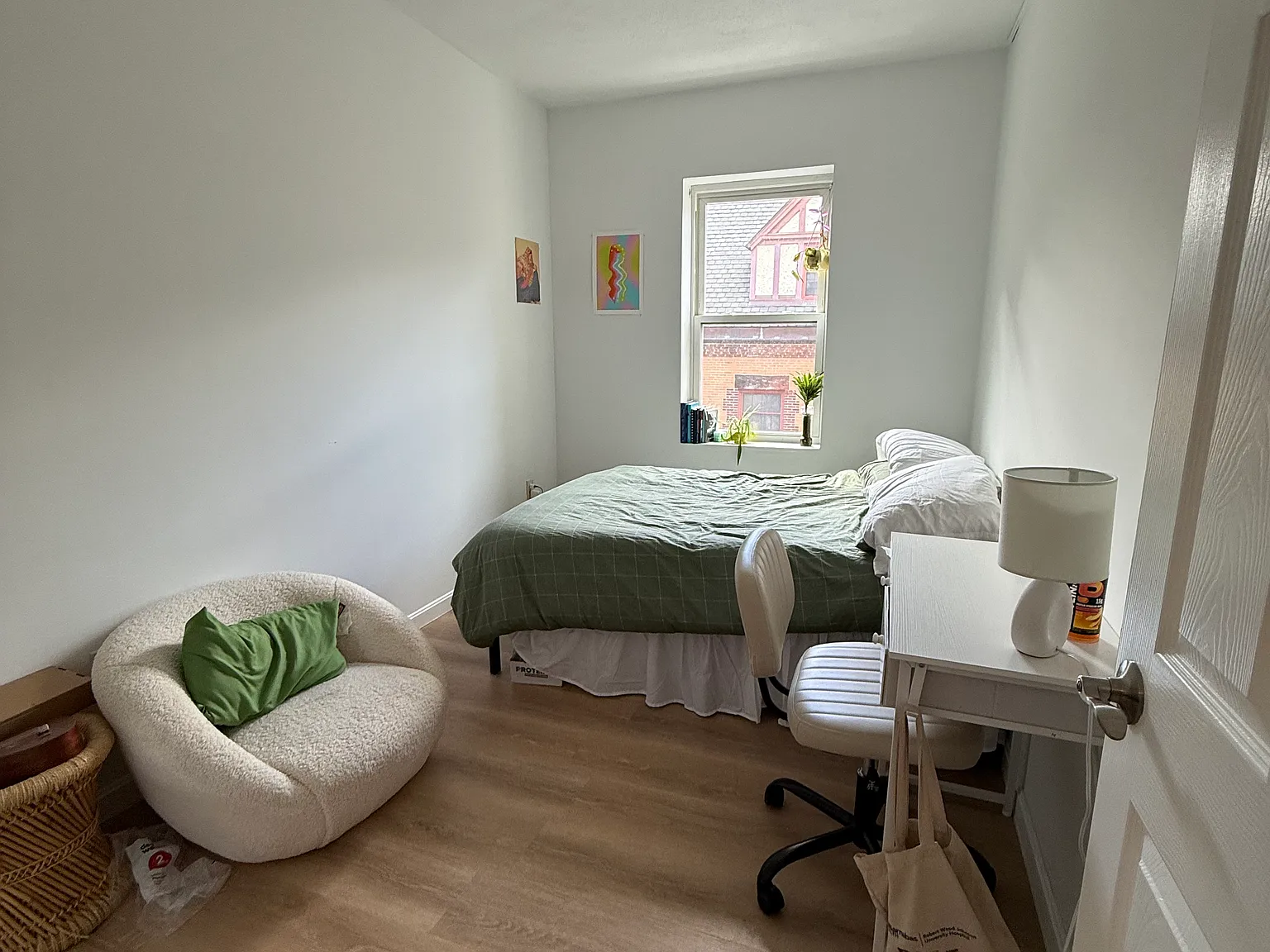 2 bed, 1.0 bath, 9999 sqft, $3,500 — Photo 3