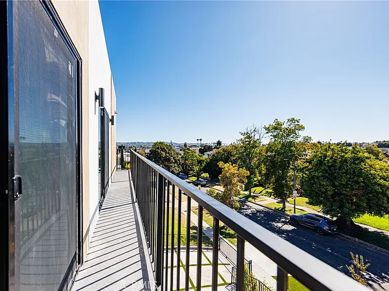 1332 S Longwood Ave #1 — Photo 33