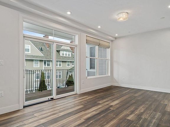 3rd image of 429 Cherry St #12