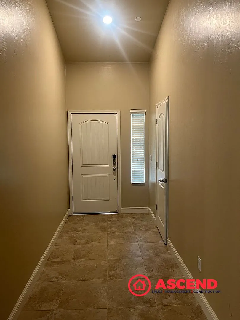 Building Photo - 9414 Mountain Peak Ln