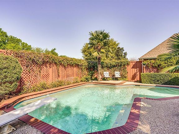 2nd image of 1805 Triple Crown Ln