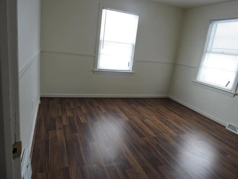 305 W Northview Ave — Photo 19