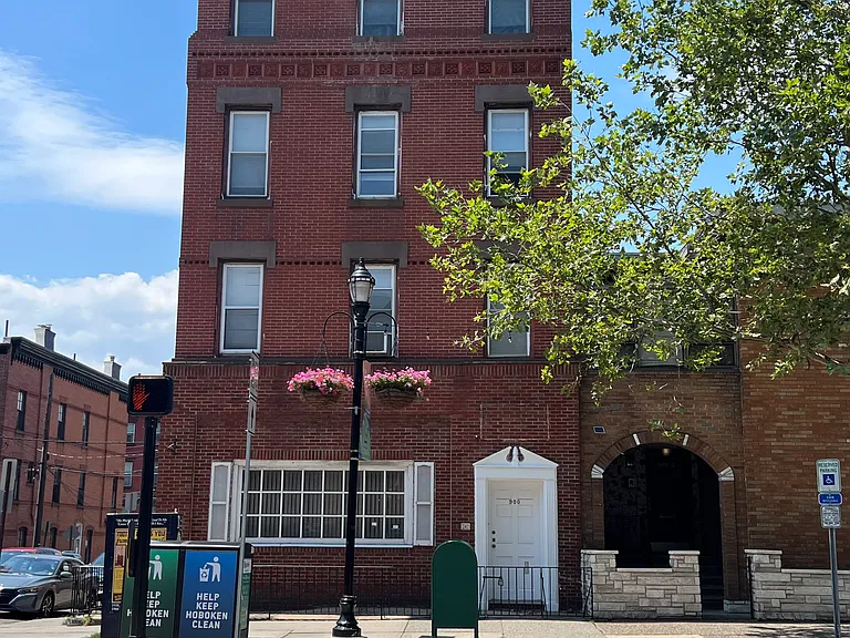 900 Washington St #1 — Photo 1