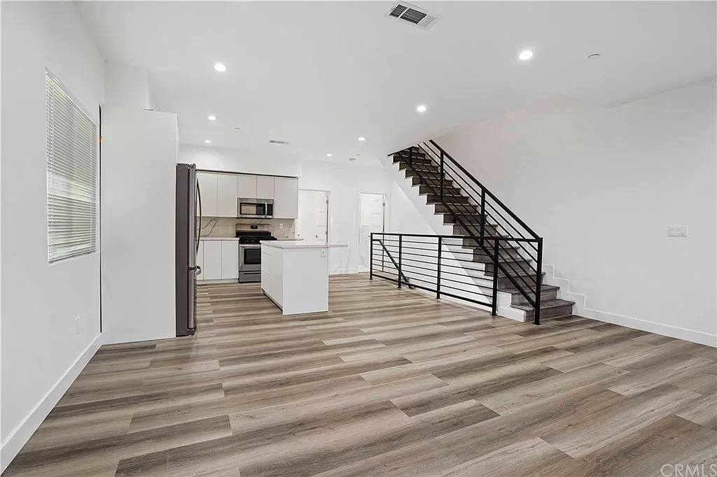 4 bed, 2.5 bath, 1450 sqft, $4,495 — Photo 2