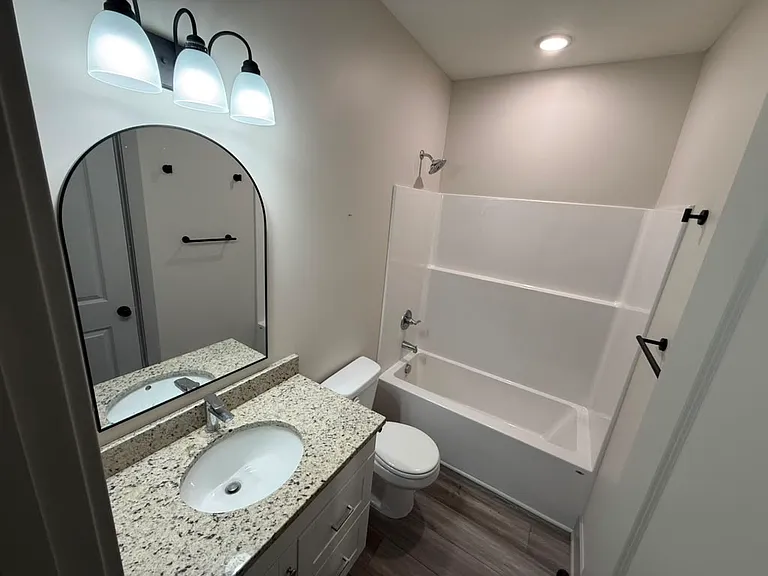 942 N Glendale St — Photo 11