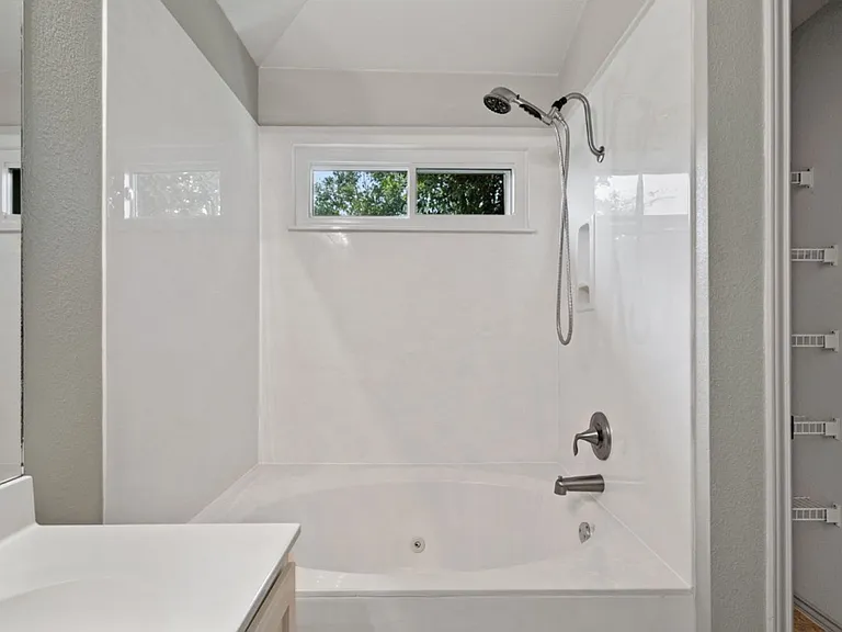 2704 Greenlee Dr — Photo 19