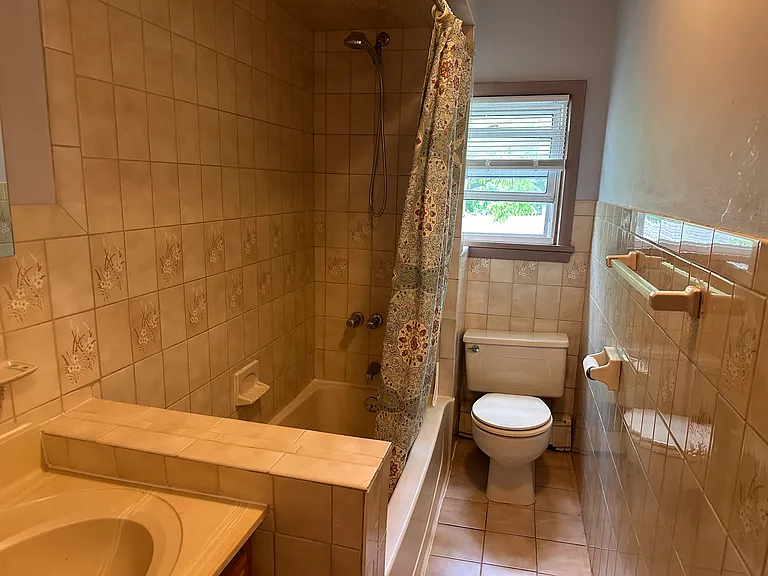 211 Woodside Ave #3 — Photo 4