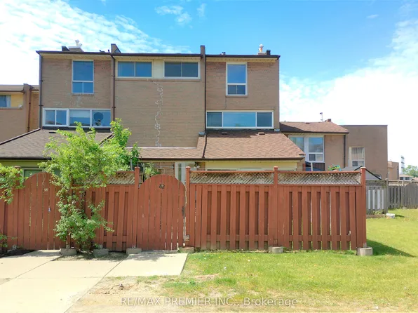 248 John Garland Blvd #82, Toronto, ON M9V 1N8