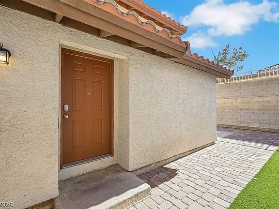 5th image of 115 Blackberry Ln