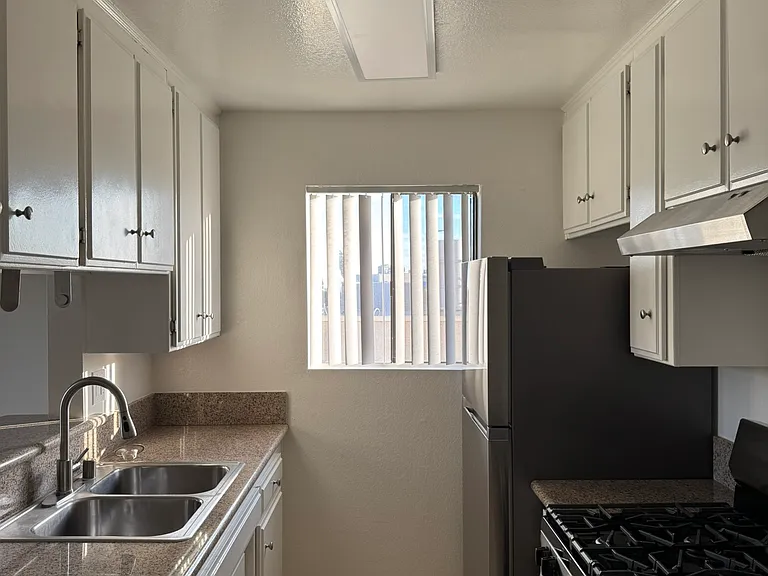 1429 N Curson Ave #106 — Photo 4