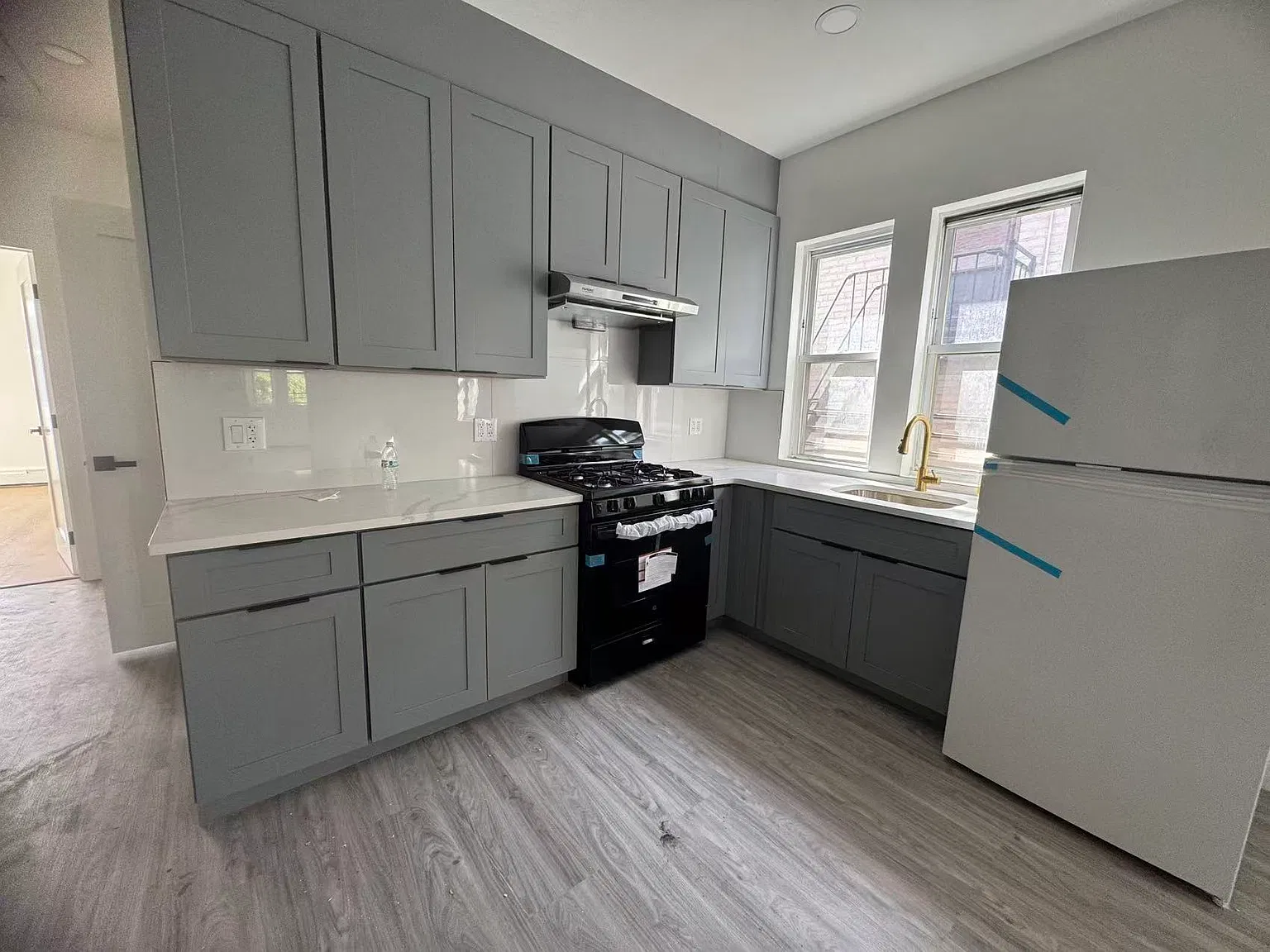 4 bed, 1100 sqft, $3,300 — Photo 4