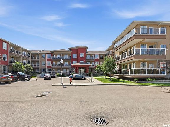 2nd image of UNIT 310-1025 Moss AVENUE