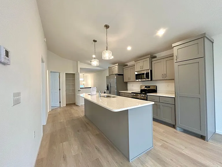 873 2nd Ave — Photo 7