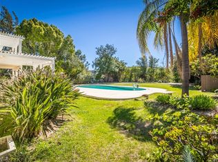 18900 Pasadero Dr, Tarzana, CA 91356