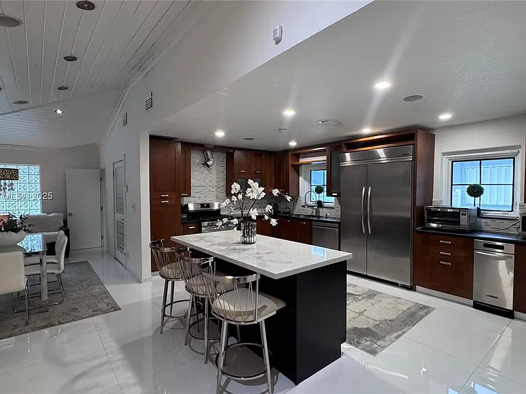 1332 Van Buren St — Photo 36