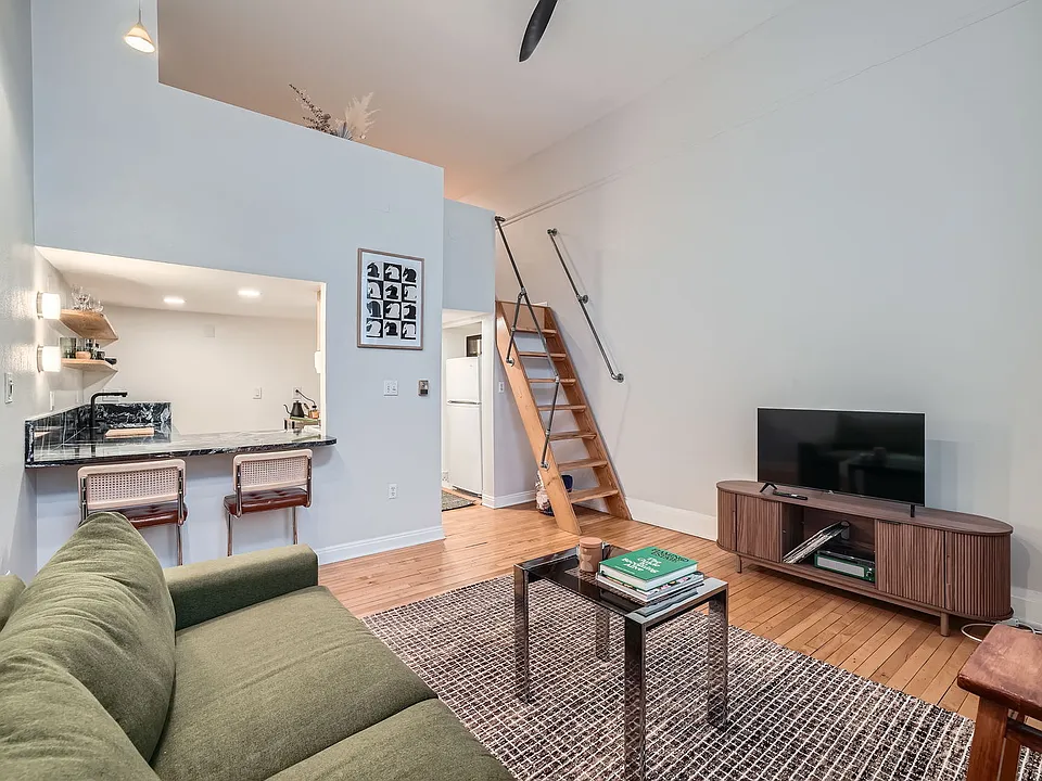 108 W Byers Pl #104