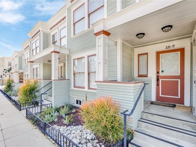 221 N Raymond Ave, Pasadena, CA, 91103