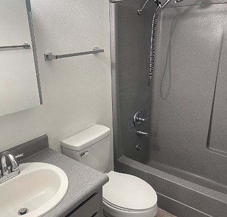 1936 Vinewood #9-Bathroom_01082025