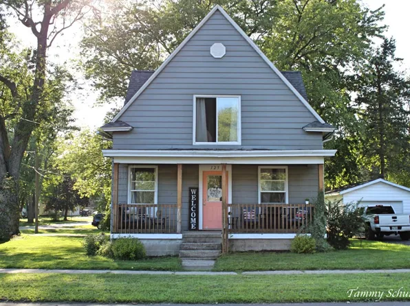 125 N Main St, Kent City, MI 49330