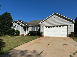 125 Red Globe Ln, Woodruff, SC 29388
