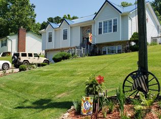 1219 Lakeview Dr, Ravenswood, WV 26164