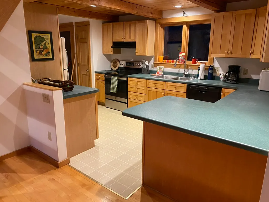 3 bed, 2000 sqft, $3,200 — Photo 3