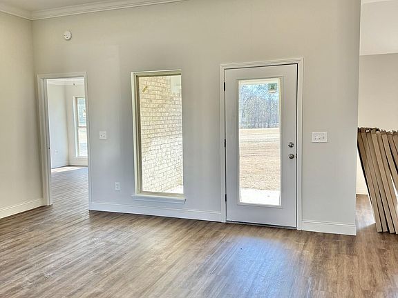 3rd image of 633 Westfield Dr