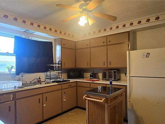 5th image of 227 Crete Ave