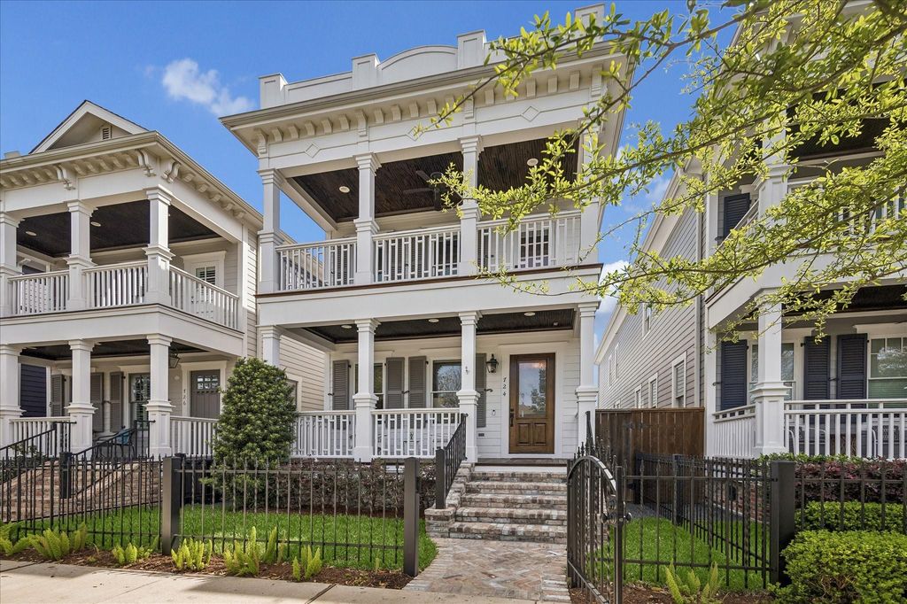 724 Ashland St