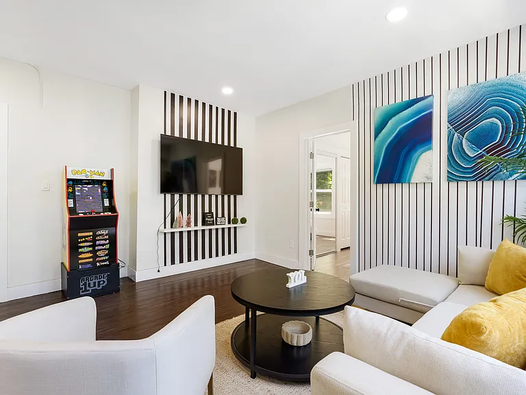 13476 Clifton Blvd #201 — Photo 14