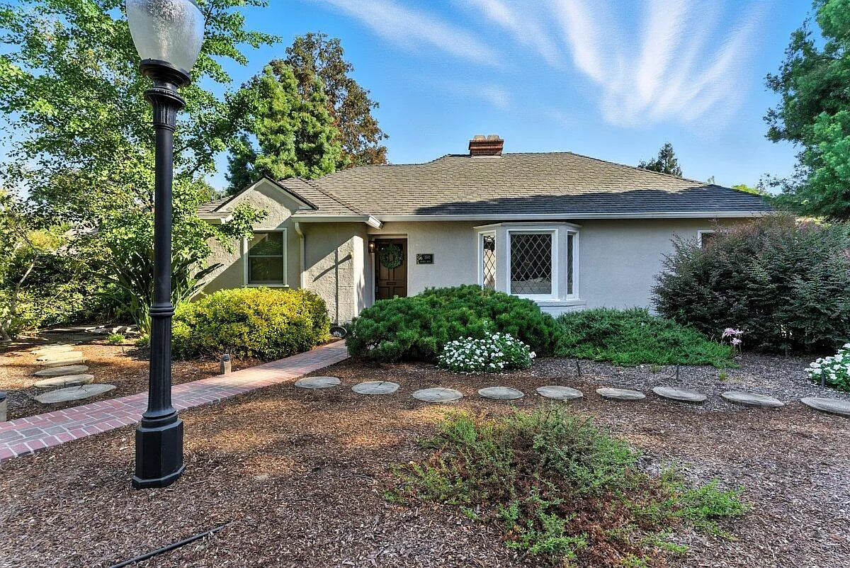 1510 W Beverly Drive photo 1