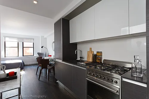 666 W End Ave #10Y Photo 1
