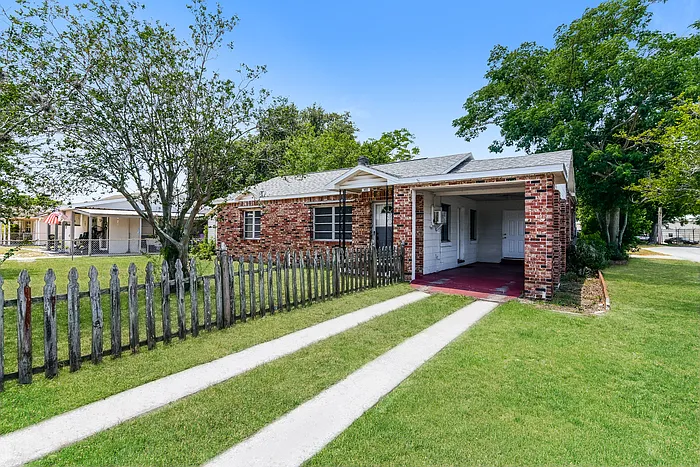 402 Ariana Ave