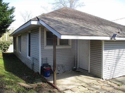 3rd image of 810 Randall St