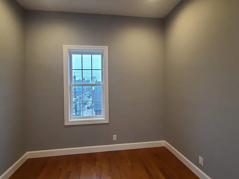 100 Griffith St #3R — Photo 17