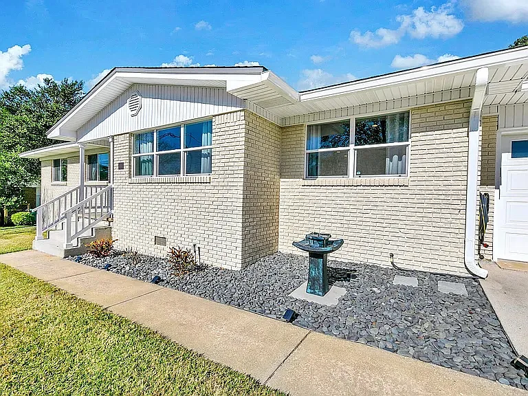 31 Maple Ave — Photo 23