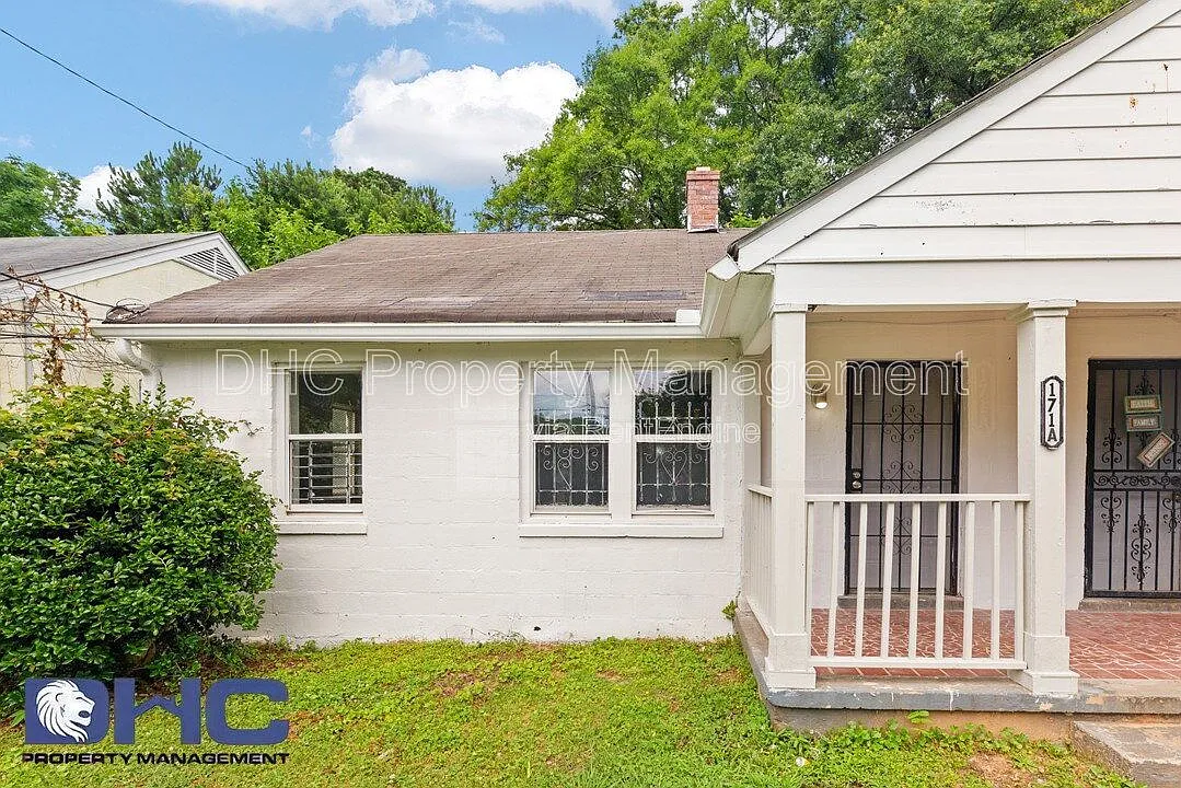 2 bed, 1.0 bath, 676 sqft, $1,175 — Photo 1